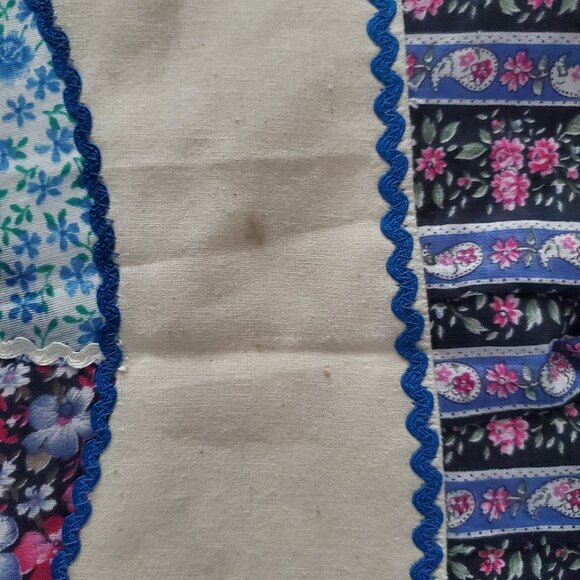 Russian Nesting Dolls Apron Floral Ruffled Edge Detailed Appliques Light Canvas - Picture 5 of 7